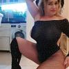 Bella Hot geile Milf, will hart und tief in den Arsch gefickt werden. Bild